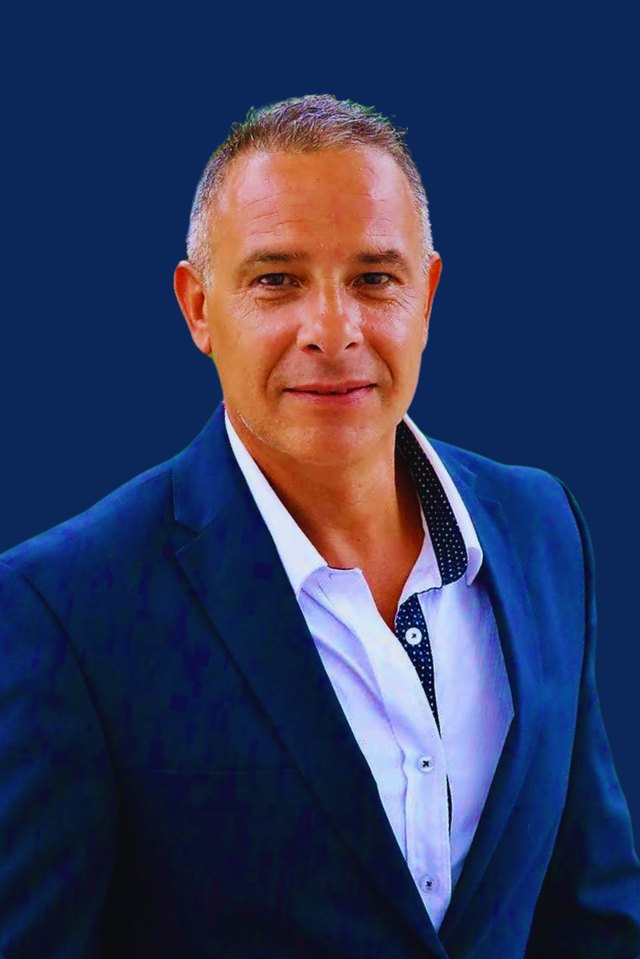 Martin Gonzalez, licensed real estate broker in Fort Lauderdale